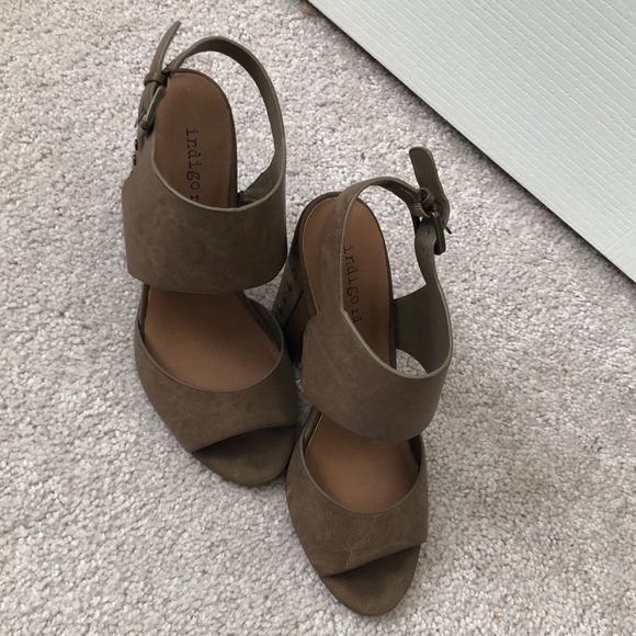 Block heels. - Picture 2 of 3